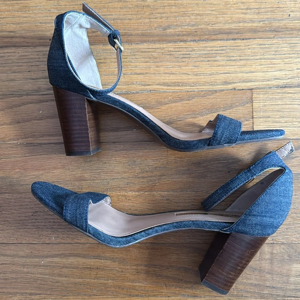 👡 Audrey Brooke Nadine denim block heel sandal. Size 8.